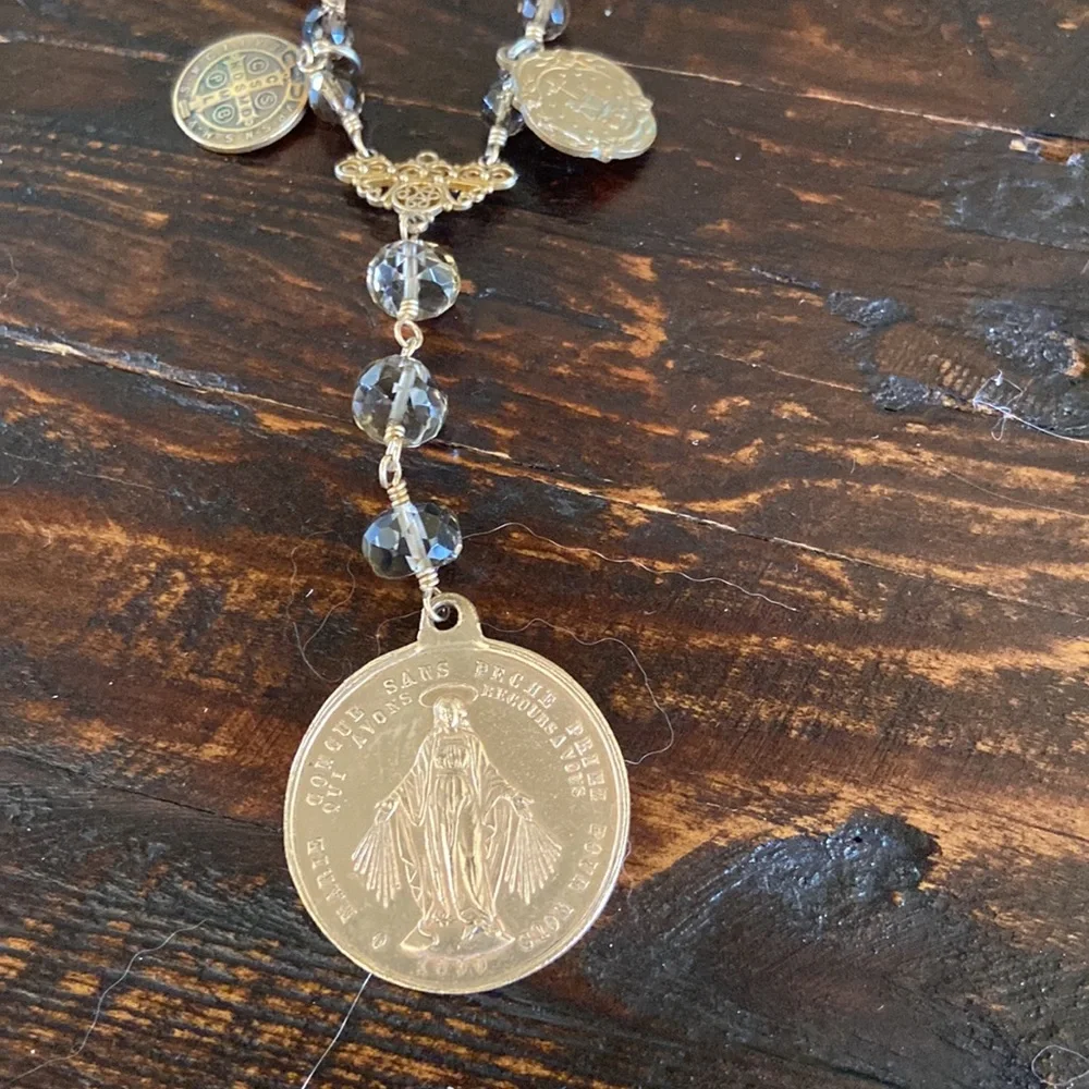 Luxurious VIRGINS SAINTS & ANGELS pearl and gold necklace - Picture 2 of 7